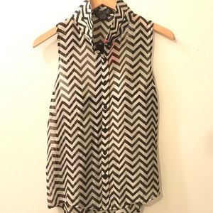Zigzag sleeveless top